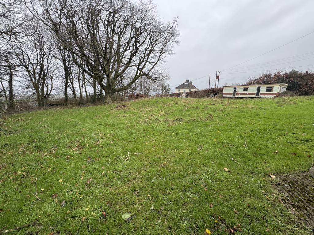 Lot: 11 - FORMER TWENTY-SIX BEDROOM CARE HOME - Gardens to the house